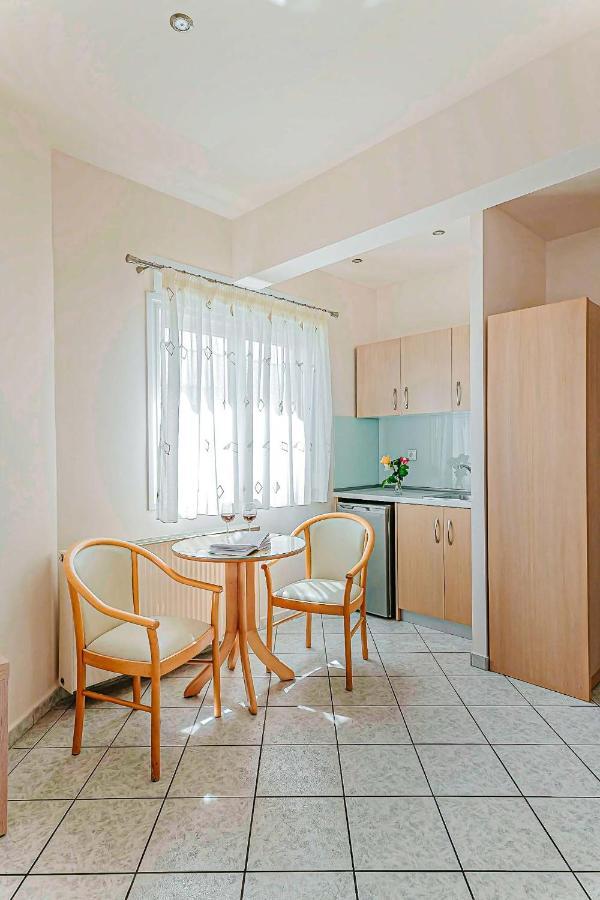 Marinis Boutique Rooms Nea Iraklitsa Екстериор снимка