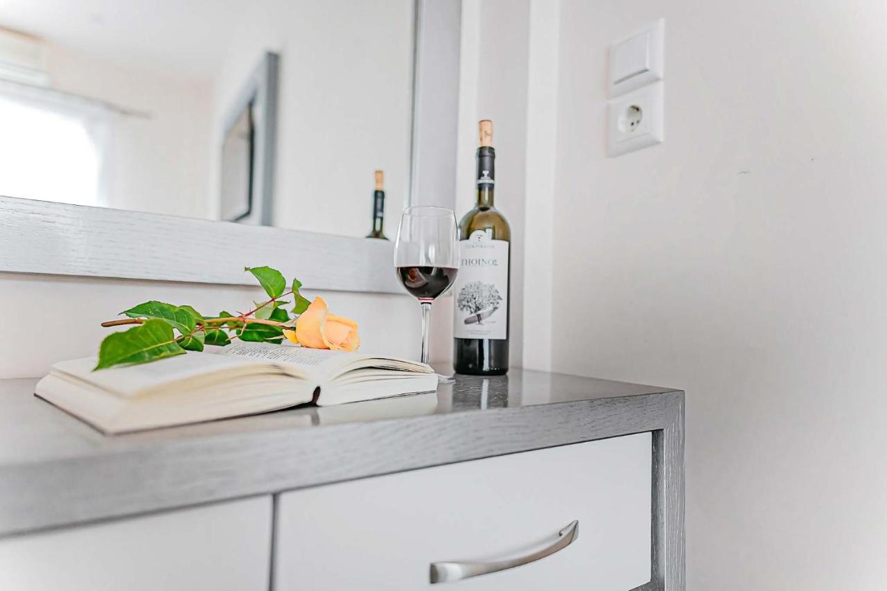 Marinis Boutique Rooms Nea Iraklitsa Екстериор снимка