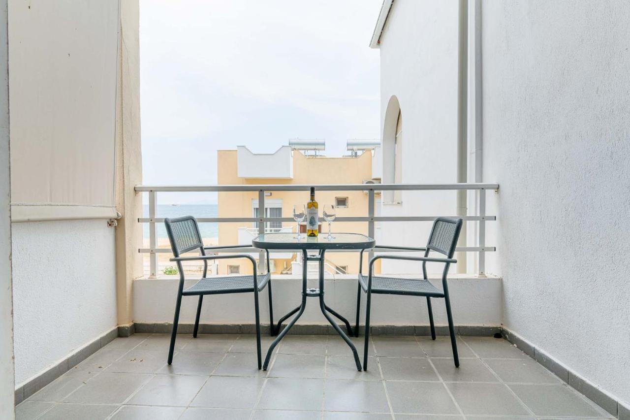 Marinis Boutique Rooms Nea Iraklitsa Екстериор снимка
