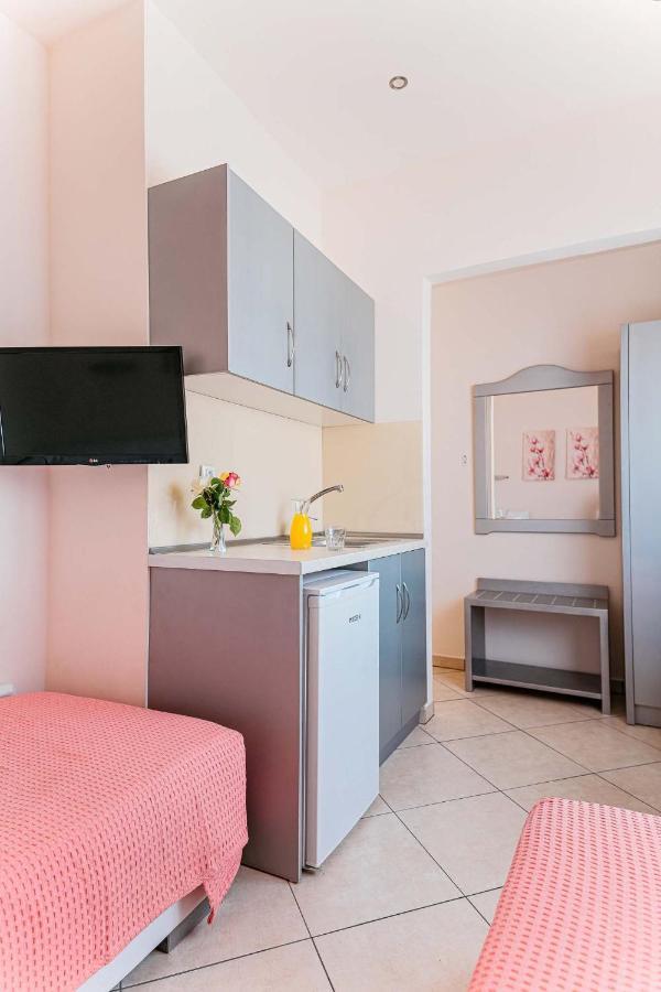 Marinis Boutique Rooms Nea Iraklitsa Екстериор снимка