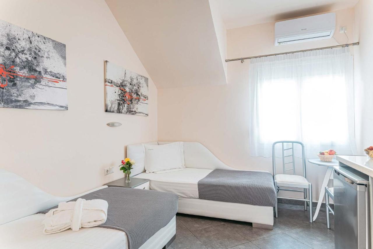 Marinis Boutique Rooms Nea Iraklitsa Екстериор снимка
