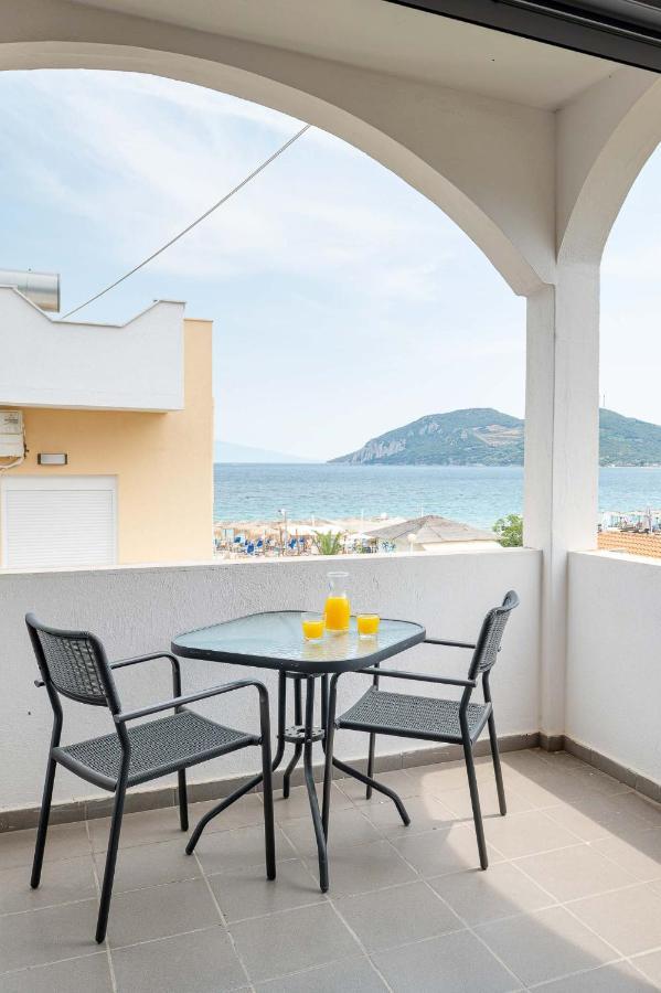 Marinis Boutique Rooms Nea Iraklitsa Екстериор снимка