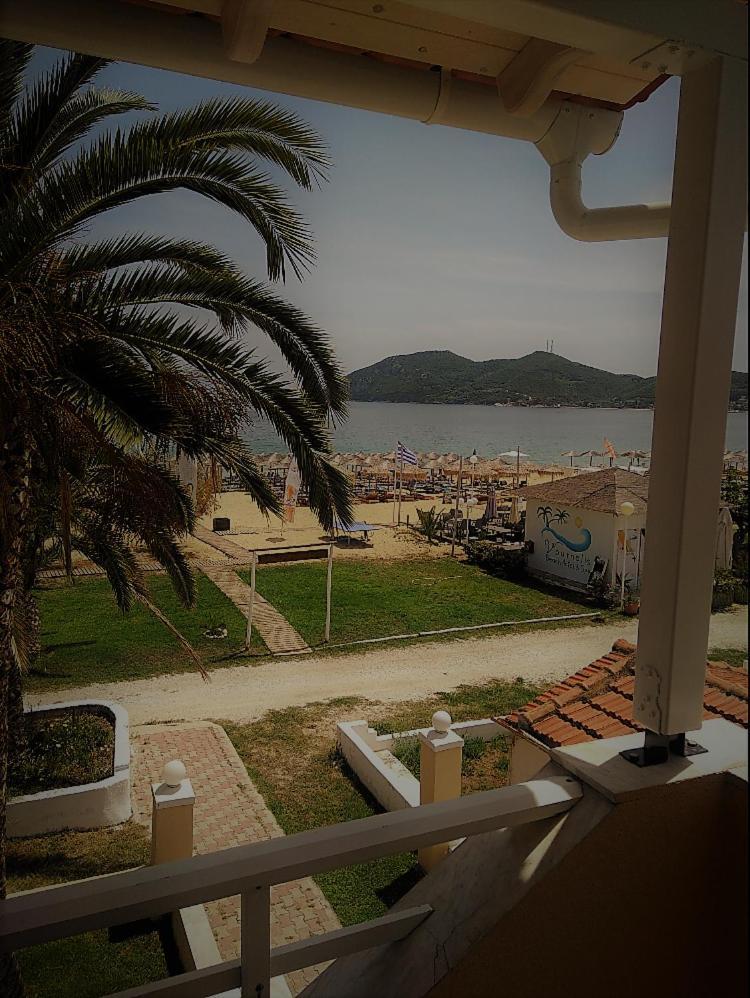 Marinis Boutique Rooms Nea Iraklitsa Екстериор снимка