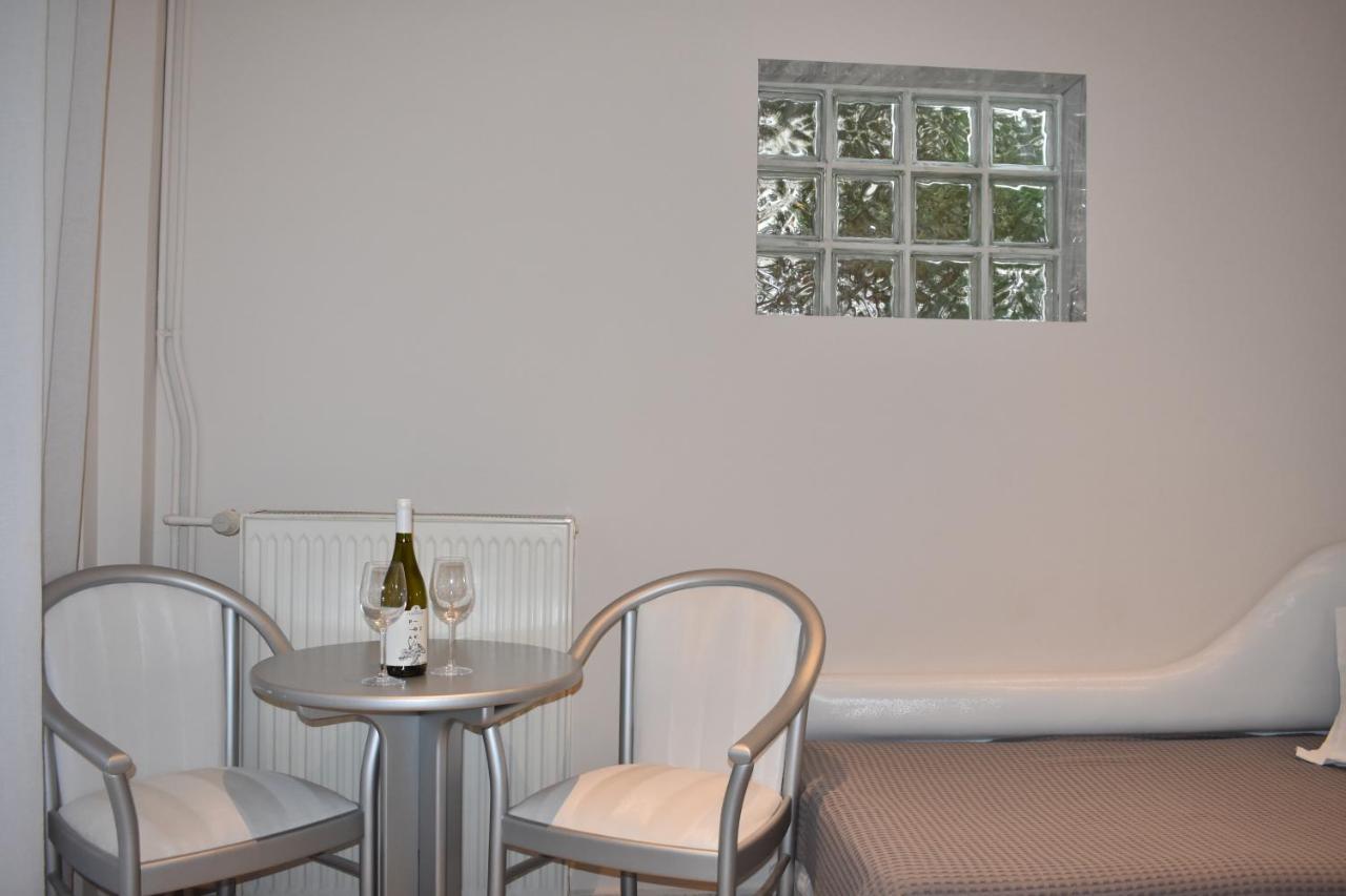 Marinis Boutique Rooms Nea Iraklitsa Екстериор снимка