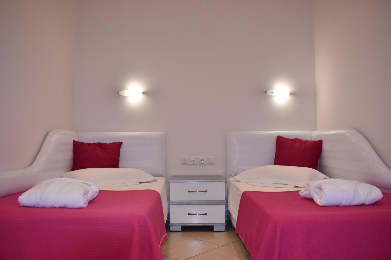 Marinis Boutique Rooms Nea Iraklitsa Екстериор снимка