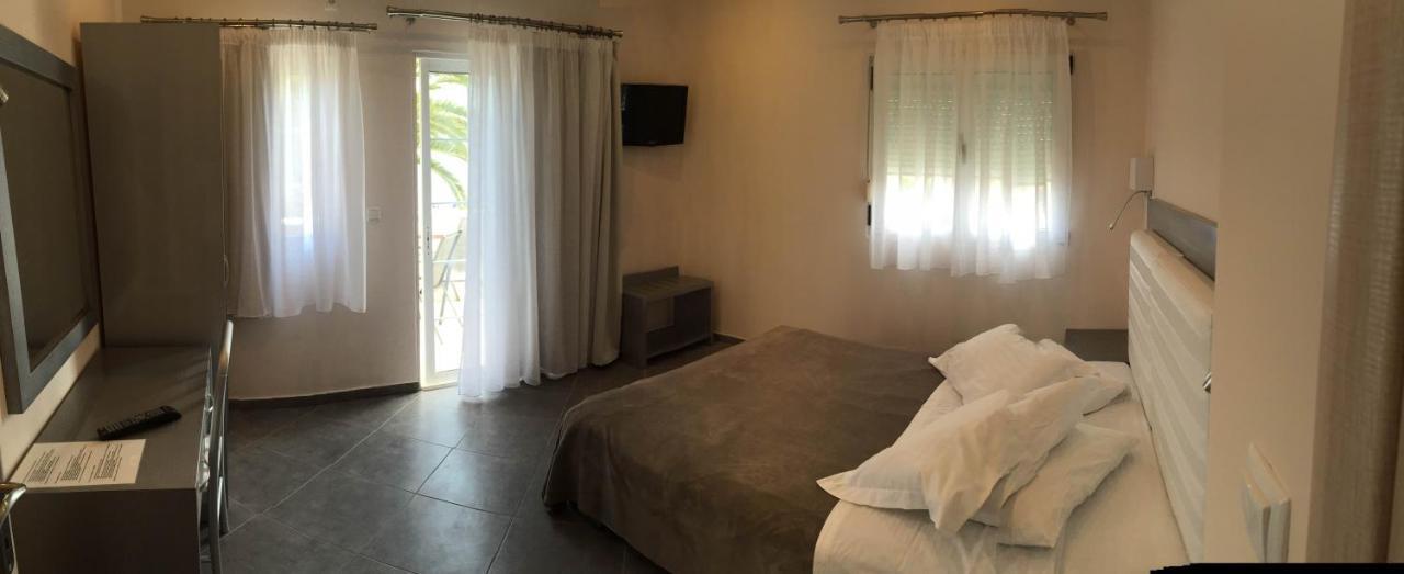 Marinis Boutique Rooms Nea Iraklitsa Екстериор снимка