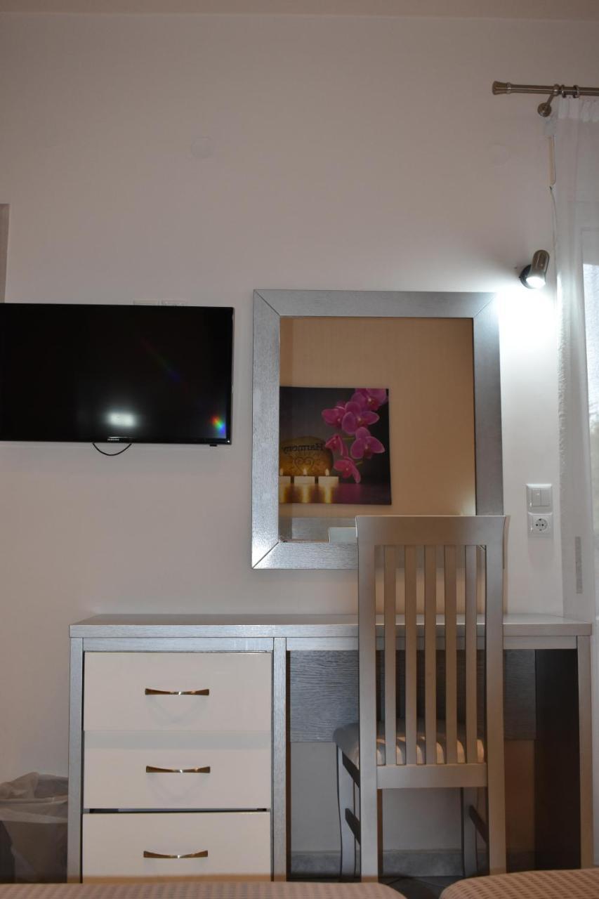 Marinis Boutique Rooms Nea Iraklitsa Екстериор снимка