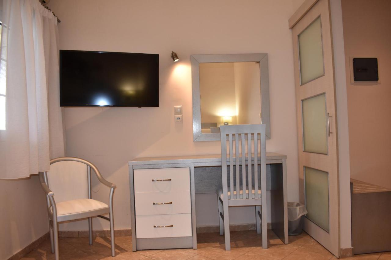 Marinis Boutique Rooms Nea Iraklitsa Екстериор снимка