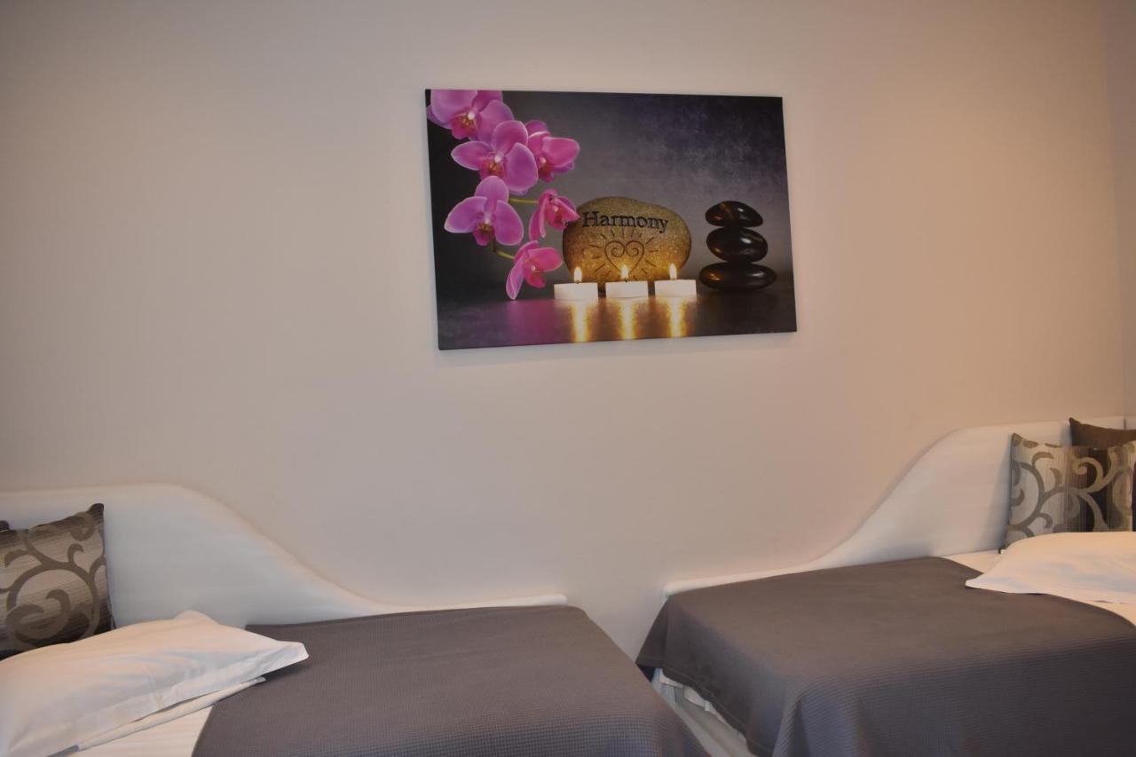 Marinis Boutique Rooms Nea Iraklitsa Екстериор снимка