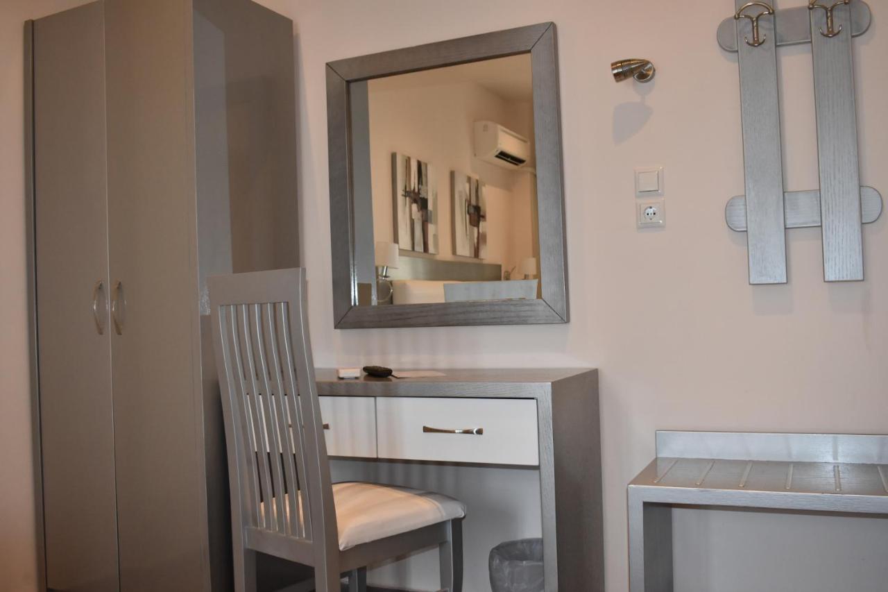 Marinis Boutique Rooms Nea Iraklitsa Екстериор снимка