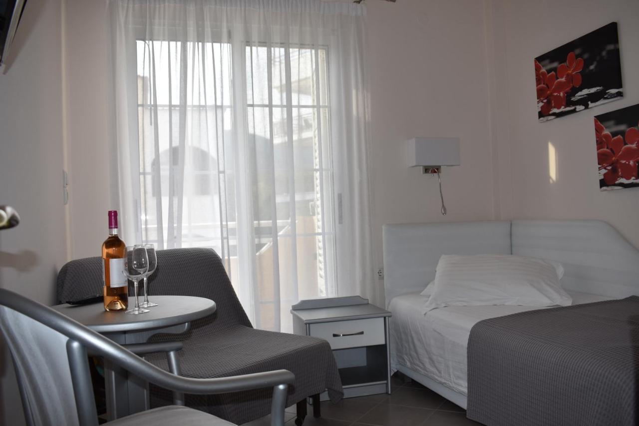 Marinis Boutique Rooms Nea Iraklitsa Екстериор снимка