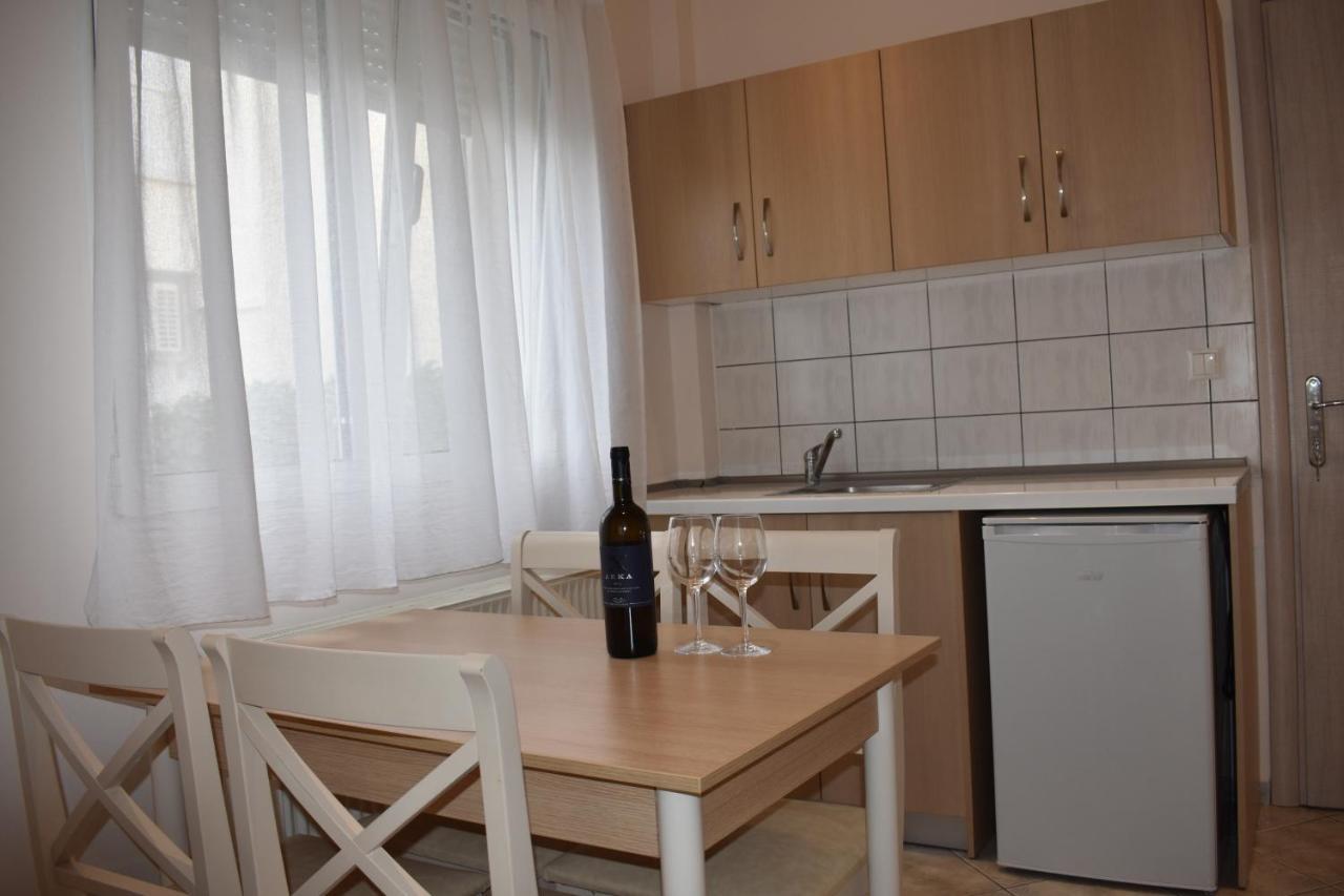 Marinis Boutique Rooms Nea Iraklitsa Екстериор снимка