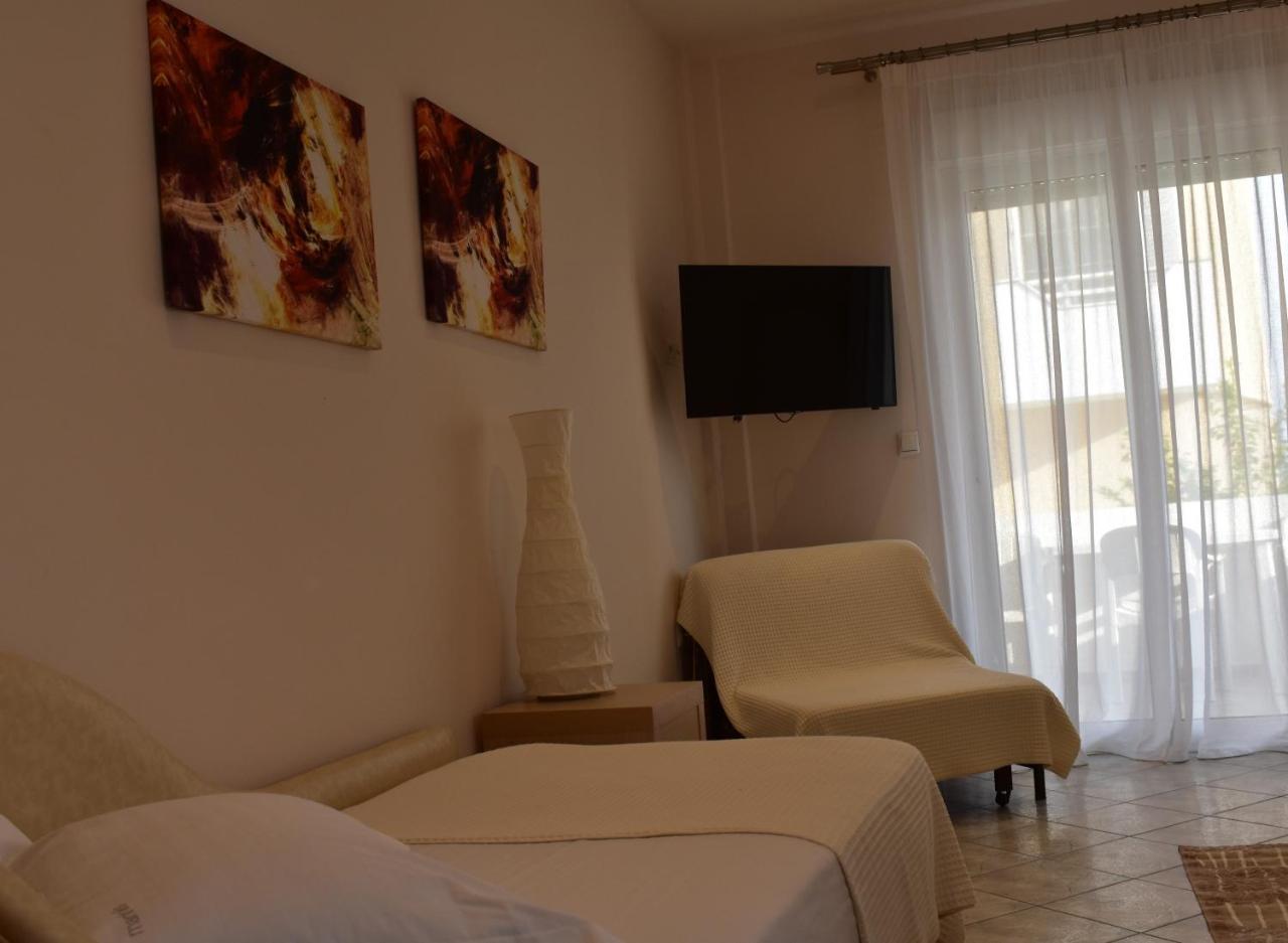 Marinis Boutique Rooms Nea Iraklitsa Екстериор снимка