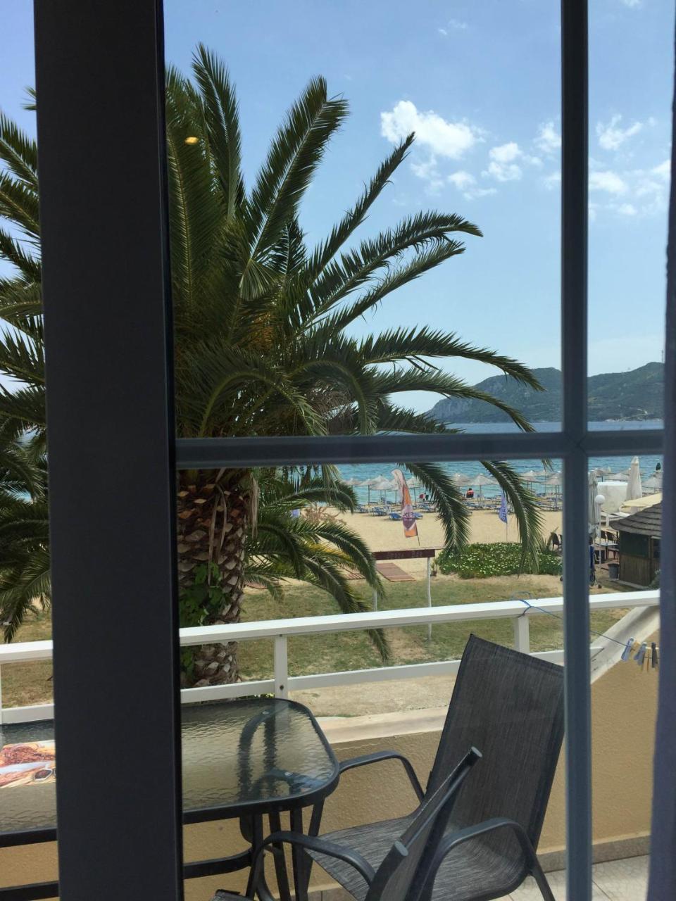 Marinis Boutique Rooms Nea Iraklitsa Екстериор снимка